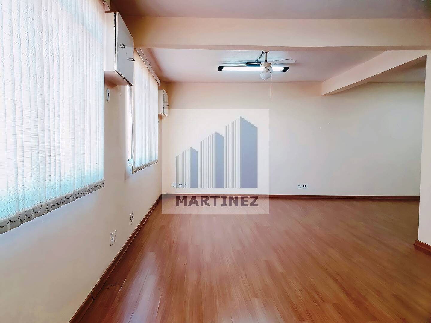 Prédio Inteiro - Foto 1